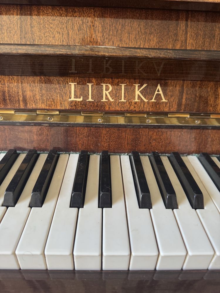 Руско пиано Лирика (LIRIKA)