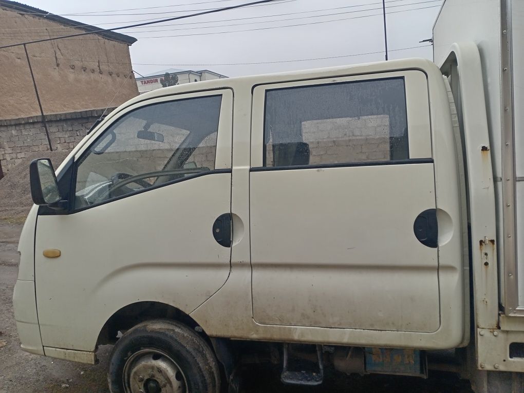 Foton sotiladi, 2 ta kabi ali, 5 kishi ketadi.