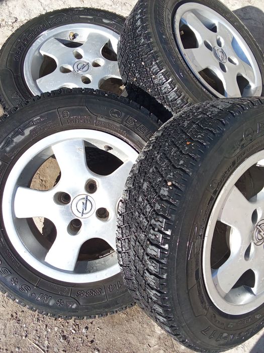 Продам зимные баланы с титанкамии сосьтаяния отлично размер 185/70 R14