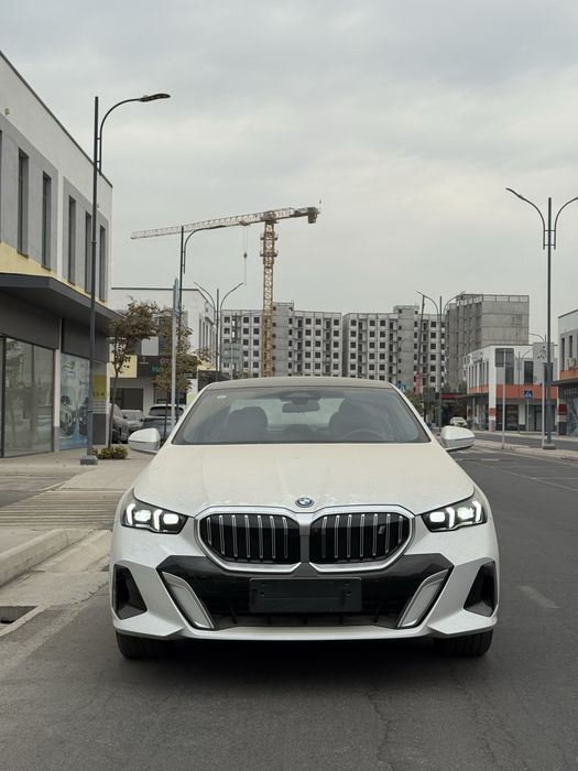 BMW i5 35L (eDrive 35L) bez prabeg chegirma narxlarda