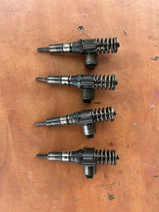 Injector Audi A4 B7 motor 2.0 tdi BLB 03G130073G