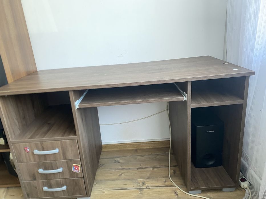 Vand birou , folosit foarte putin.