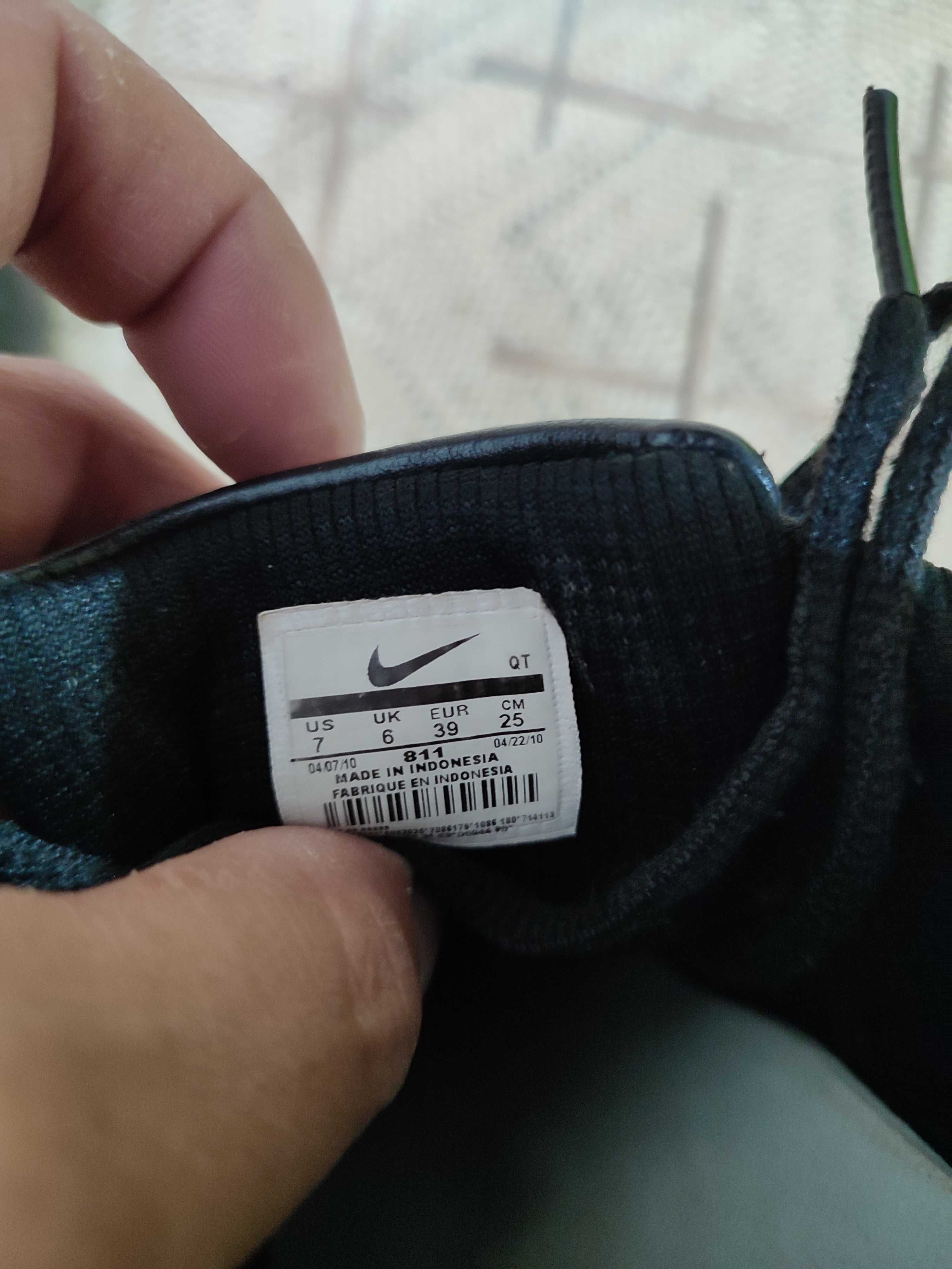 Кожаные кроссовки Nike, размер 38-39 обувь в отличном состоянии