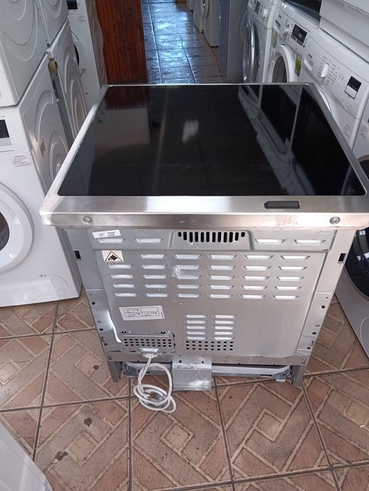 Иноксова свободно стояща печка скерамичен плот VOSS  2 години гаранция