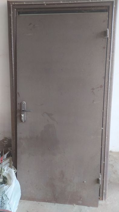 Продам двери входные. Железо.