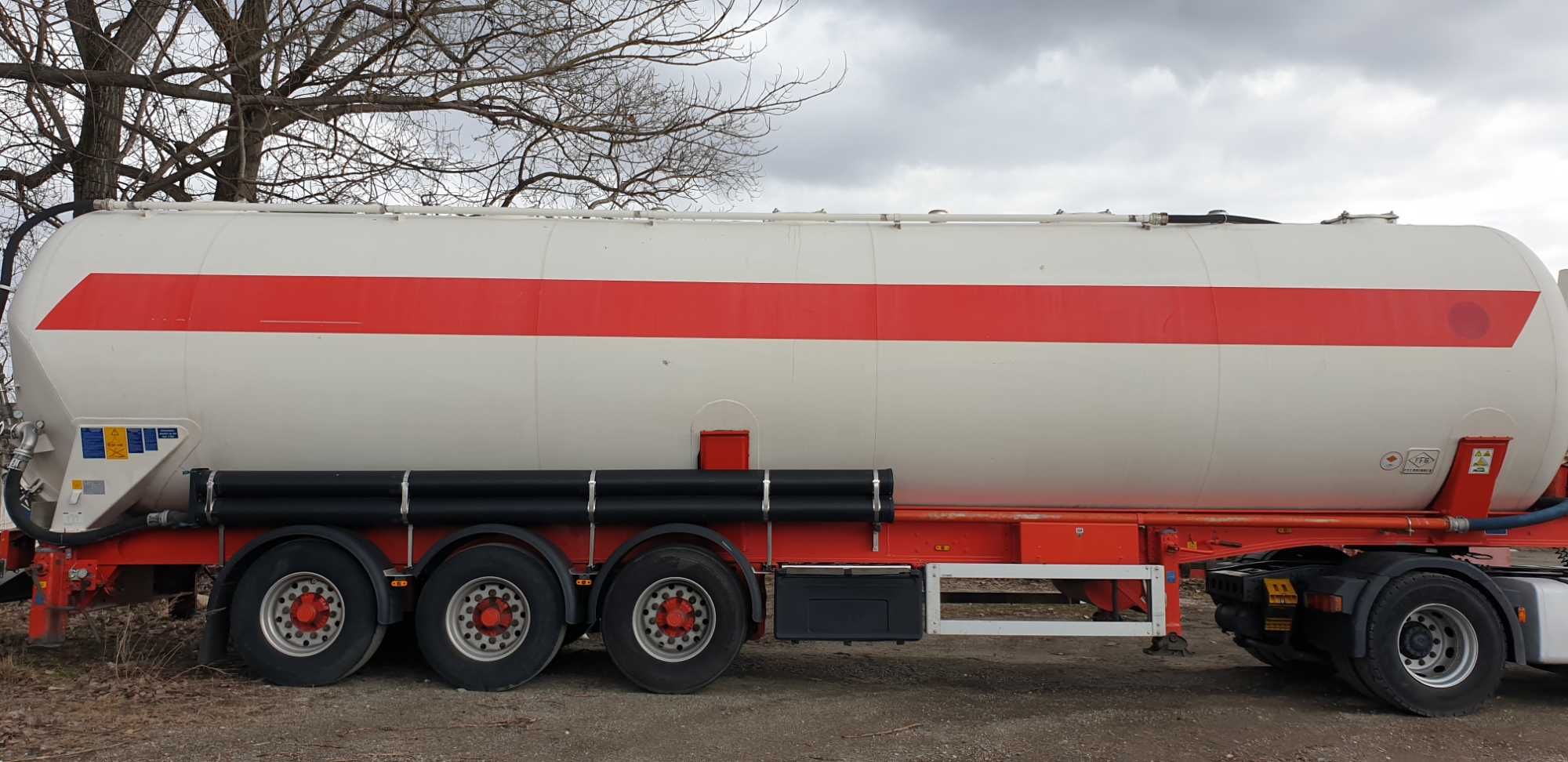 Vand cisterna Silo  basculabil  Feldbinder KIP 60 mc