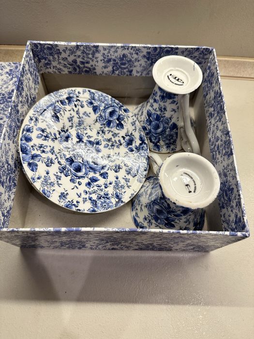 2 оригинални чаши за кафе от фин костен немски порцелан с чинийки.