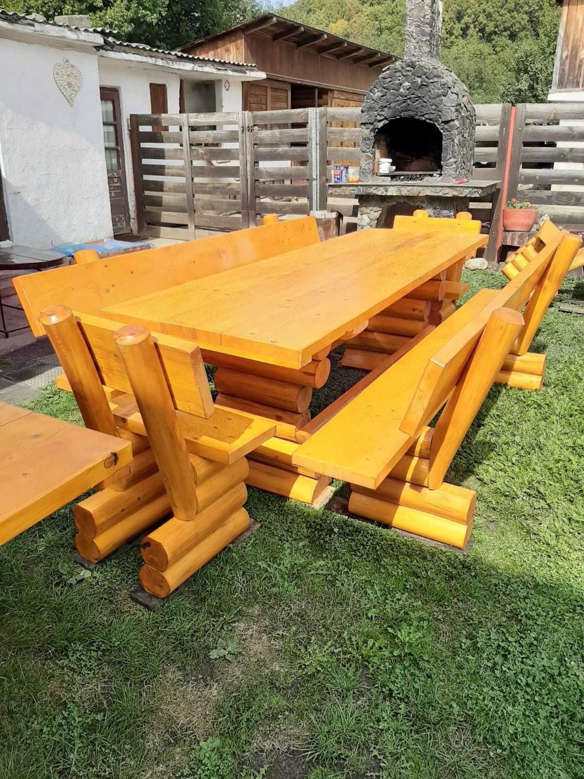 Vand set masa si banci rustice din lemn masiv