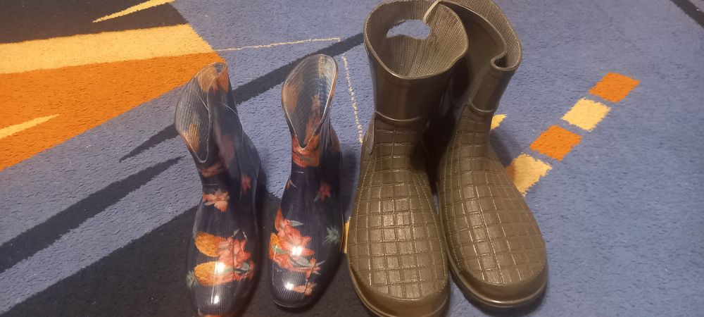 Продам новые женские  резиновые полусапожки