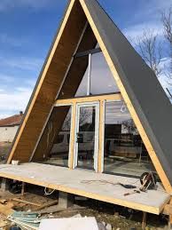 Cabane stil A Frame si case din structura de lemn, dimensiuni in funct