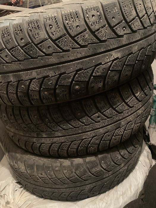 Резина  зима шипованная 15