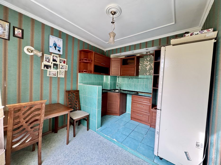 Продаётся улучшенная 2 комн. кв - мкр. Степной-4, дом 12