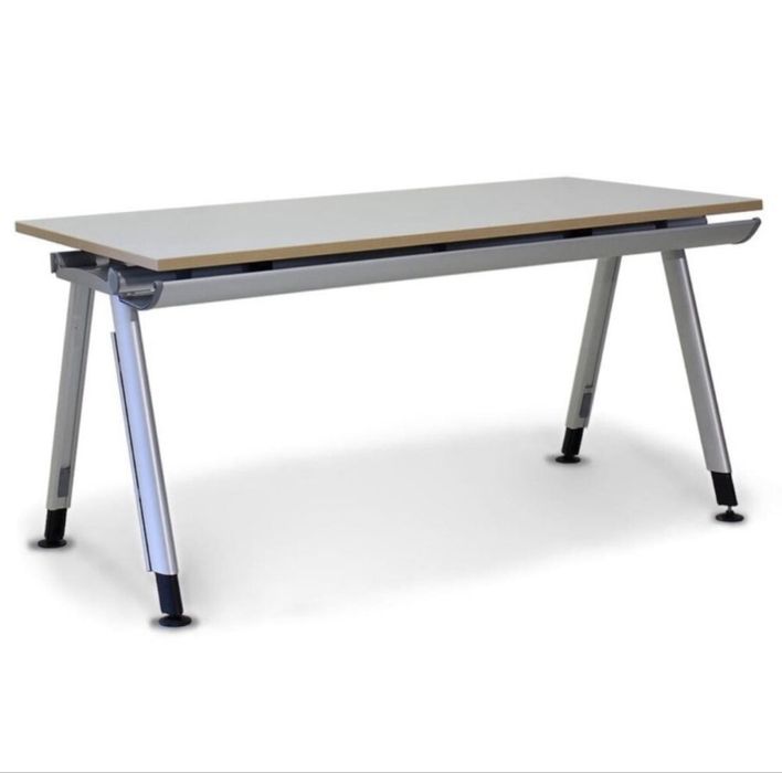 Birou Haworth cu picioare metalice reglabil pe inaltime