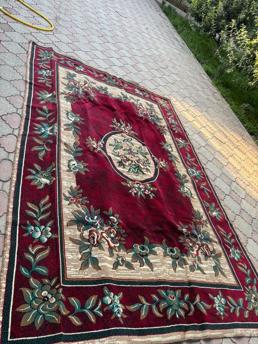 Продам б/у ковры