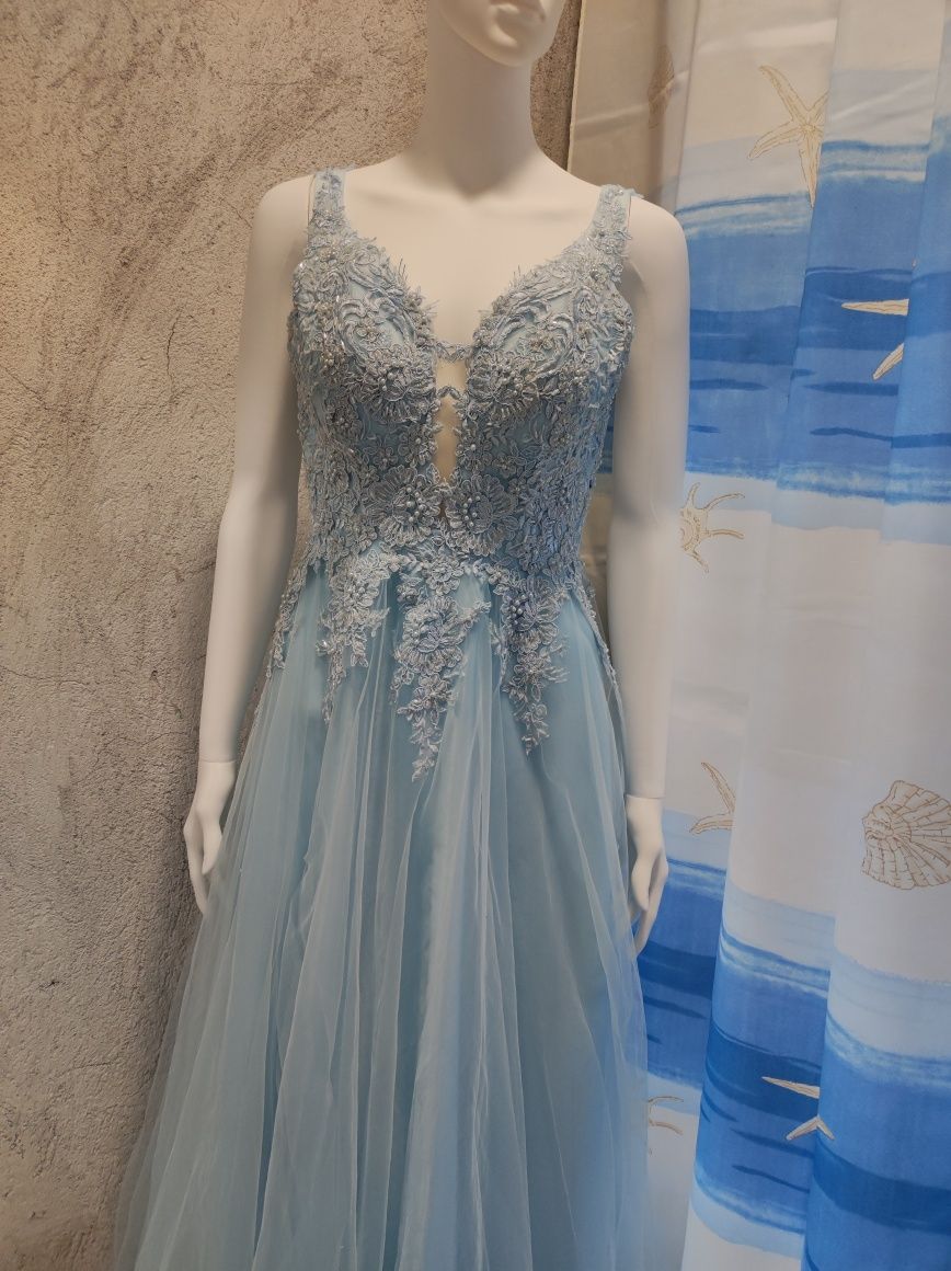 Бална рокля в небесно син цвят