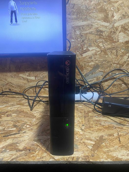 xbox 360e/250gb/aurora/badavatar