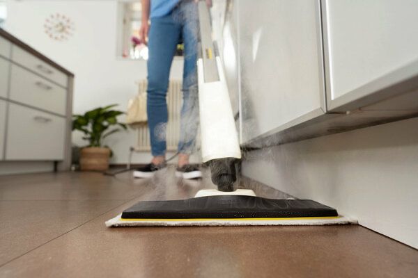 Паровая швабра Karcher SC2 с объемом бака 400мл и мощностью 1600Вт