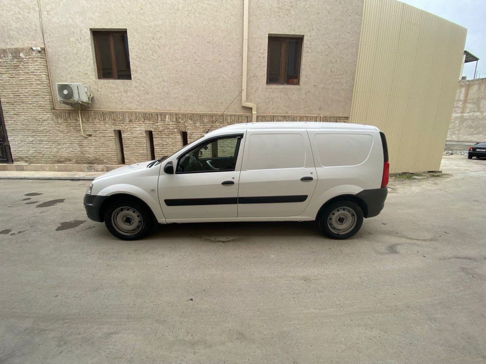 Lada Largus.