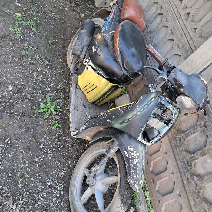Vând scuter aprilia