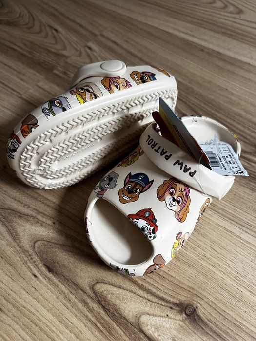 Нови сандали Next