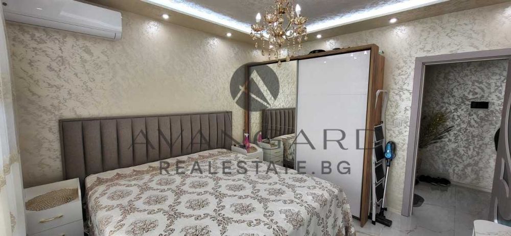 Продава се Двустаен апартамент в Пловдив, Център - 67 кв.м за 2400 €/кв.м - Снимка #6