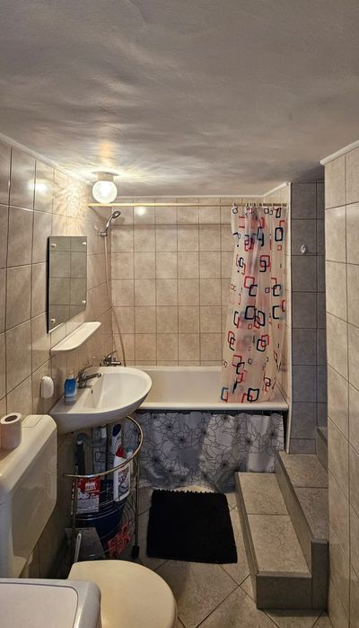 Închiriez garsonieră la casă