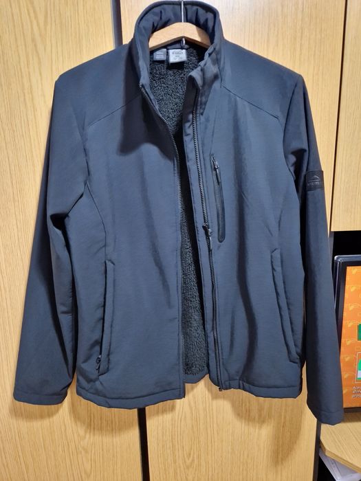 Vând geacă mckinley