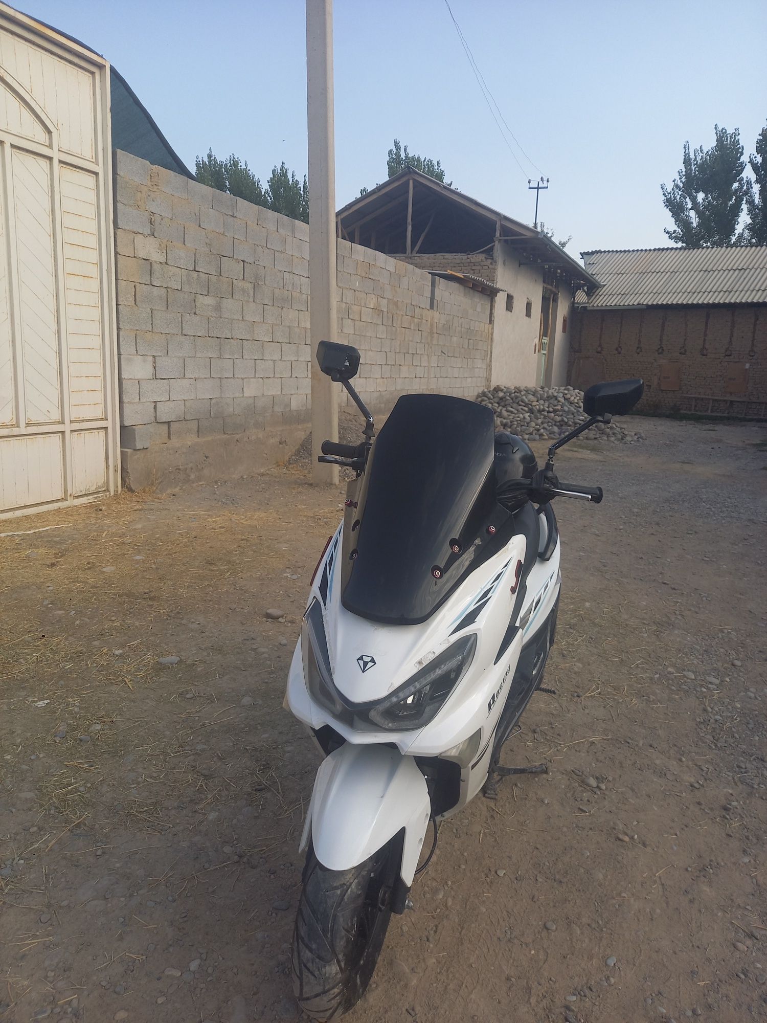 Sotiladi skuter yaxshi holati
