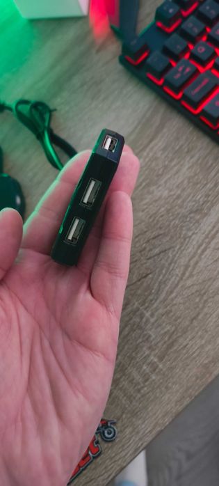 Геймърски компютър с монитор