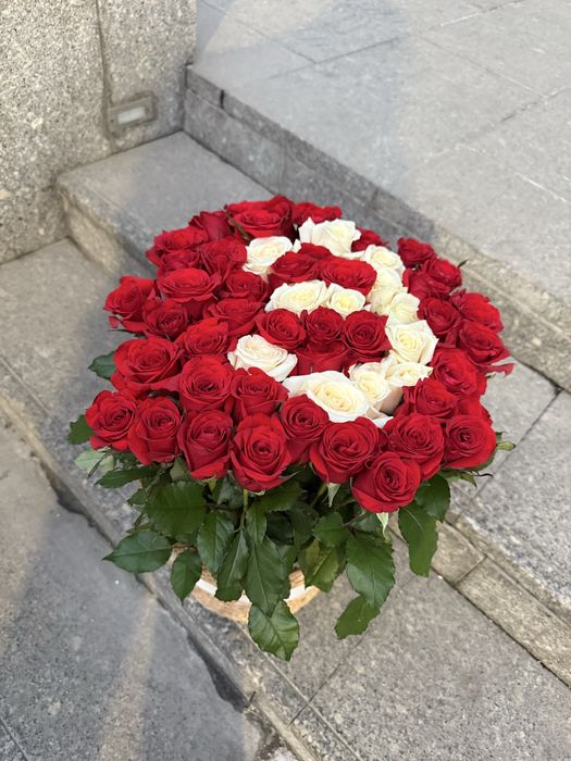 Цветы ,красные ,именной ,свежие.