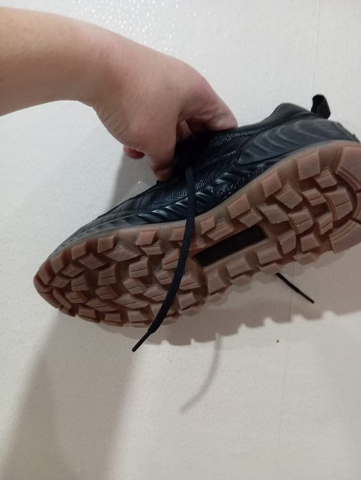 Продам кроссовки