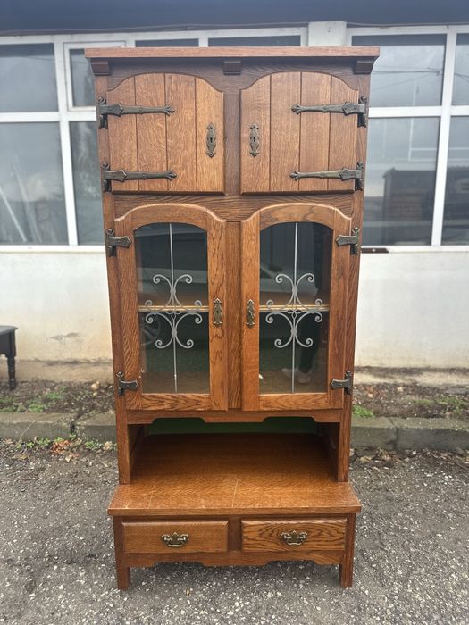 Масивен шкаф/витрина от дъб