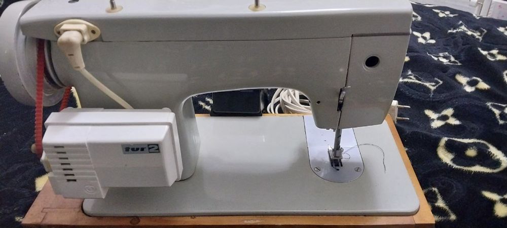 Машинка для швеи