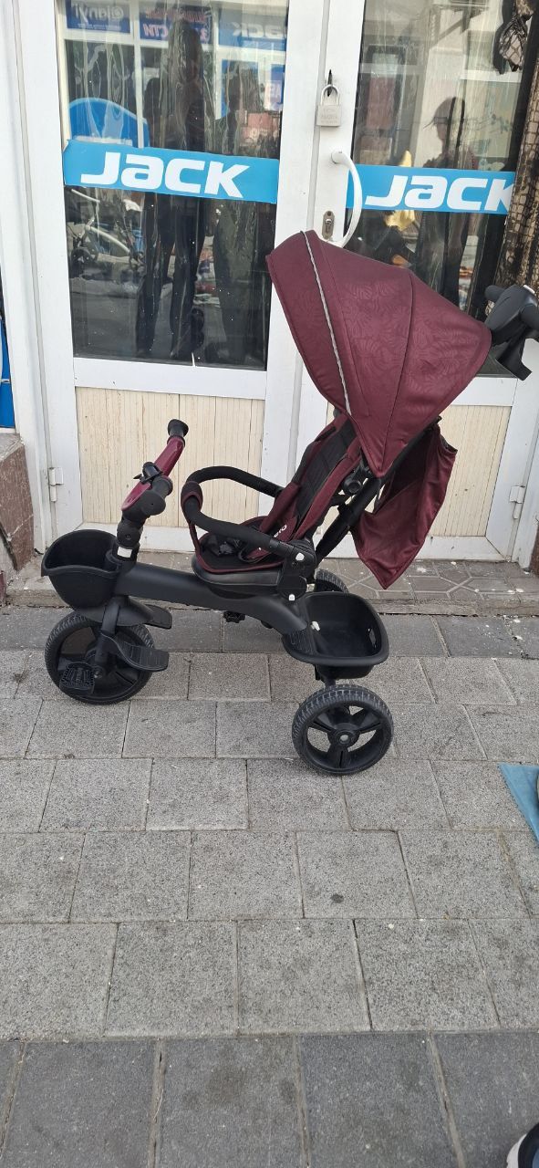 Продаю велоколяску.