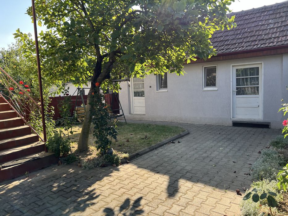 Casa de vanzare, Localitatea Apa