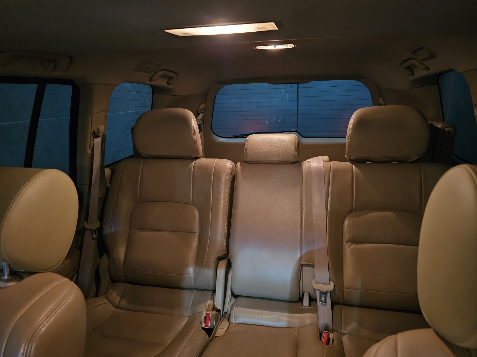 Toyota Land Cruiser 200 модель японка