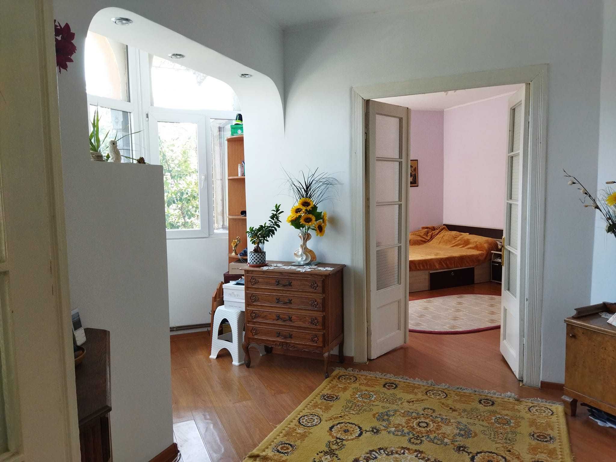 Vand  apartament  in vila central