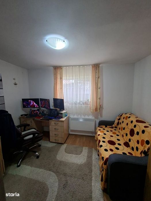 Casă de vânzare – 5 km de Pitești, 2.000 mp teren, zonă liniștită