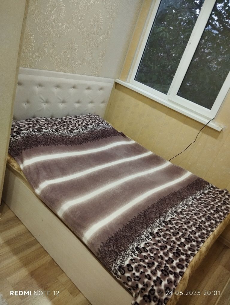 Продаётся своя  1 ком.переделаннаяи в 2х квартира в центре Ташкента.