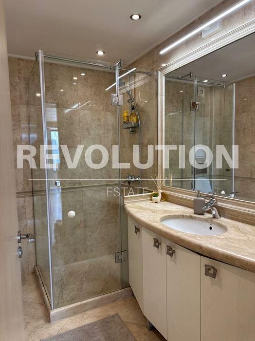 Дава се под наем Двустаен апартамент в Варна, Център - 110 кв.м за 1400 € - Снимка #7