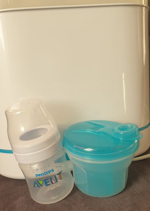 Sterilizator 3 in 1, gratuit se dau dozator pentru lapte si biberon.