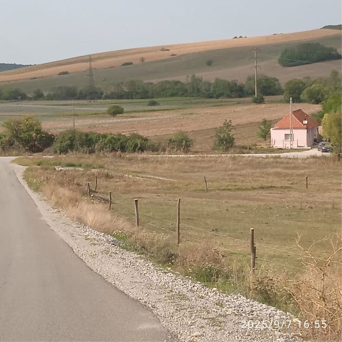 Vand teren intravilan loc de casa