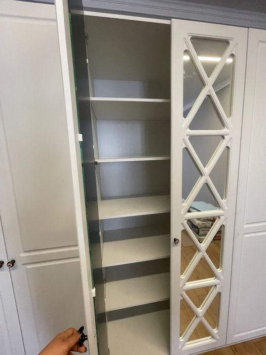 Шкаф в прихожую или спальню