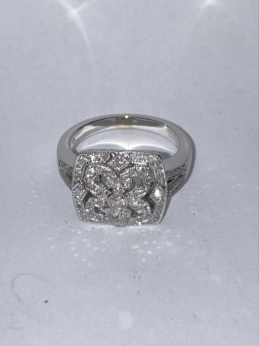 Inel aur alb 18kt. cu diamante 0.45ct