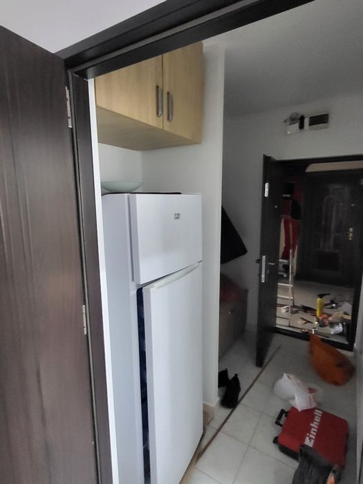 Închiriez garsoniera.