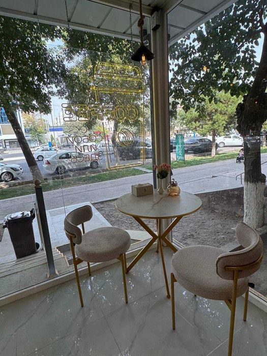 Kafe va restoranlar uchun stol stullar