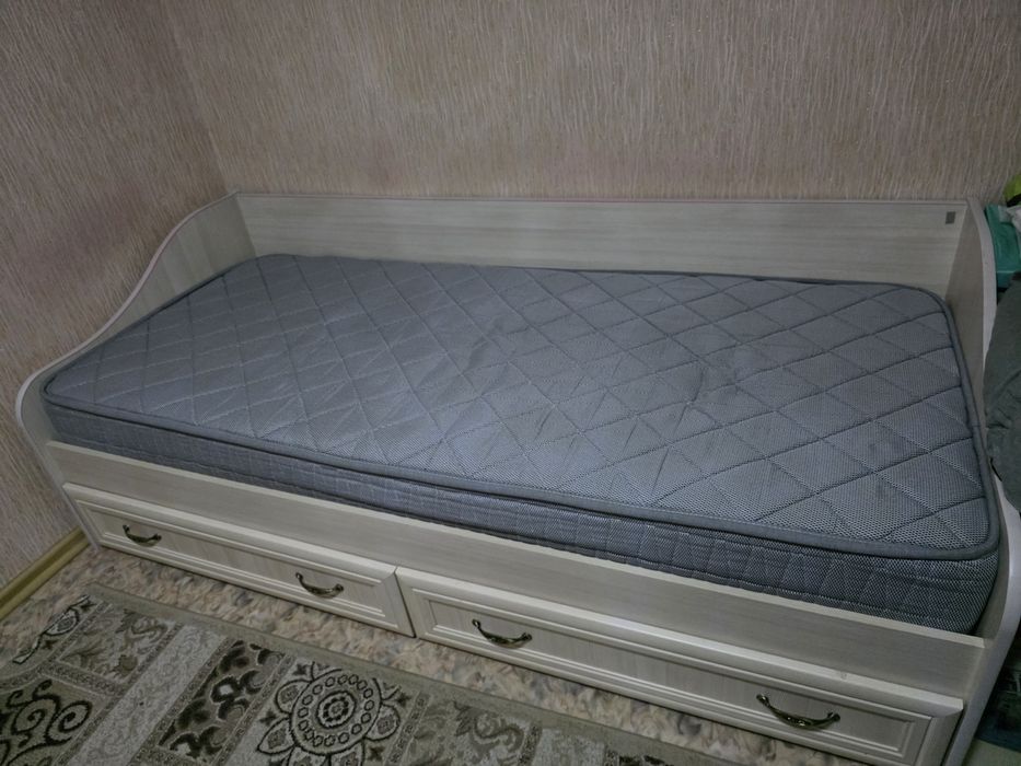 Односпальная кровать
