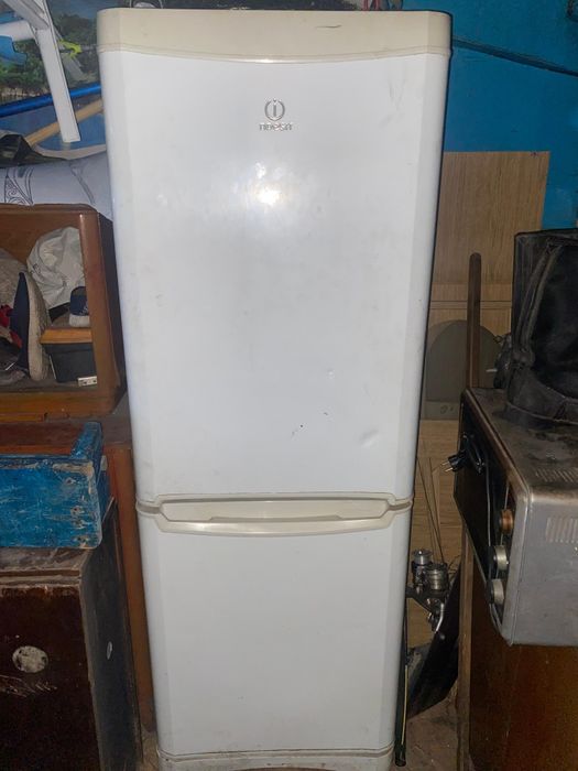 Холодильник в хорошем состоянии рабочий цена договорная