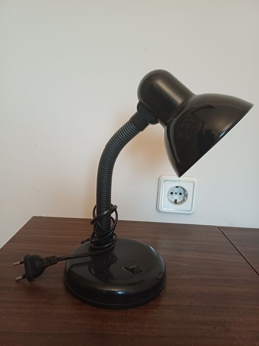 Настолни лампи                    .