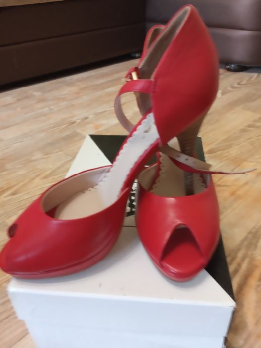 Туфли с открытым носком